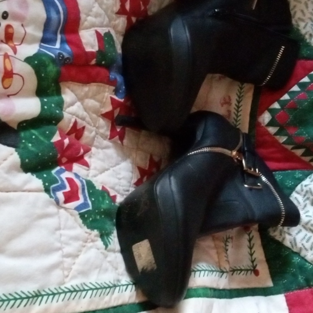 Boot - Picture 3 of 5